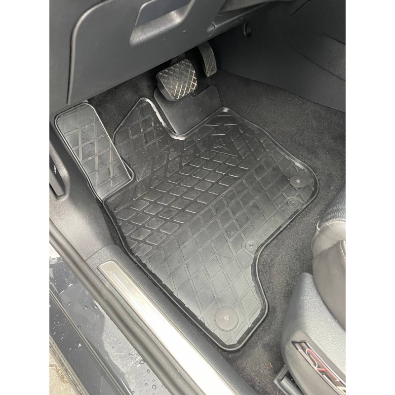 Гумові килимки в салон для Volkswagen e-Golf (2014-2020) комплект з 4 штук (Stingray)