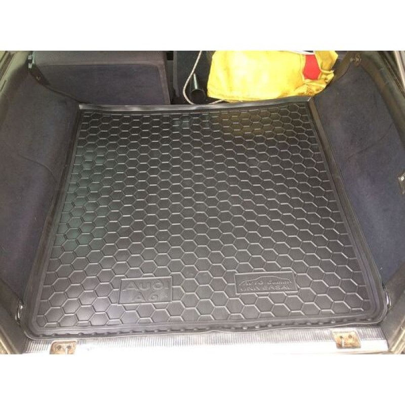Килимок в багажник для Audi 100/A6 (C4) 1991-1997 Universal (Avto-Gumm)